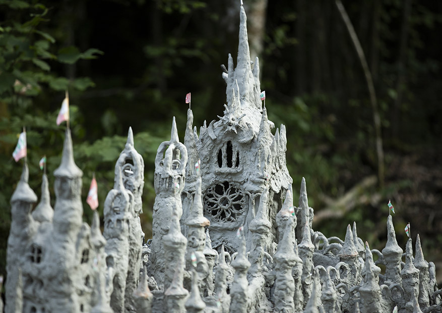 image du chateau de François Monthoux artiste suisse romand dans le toleure