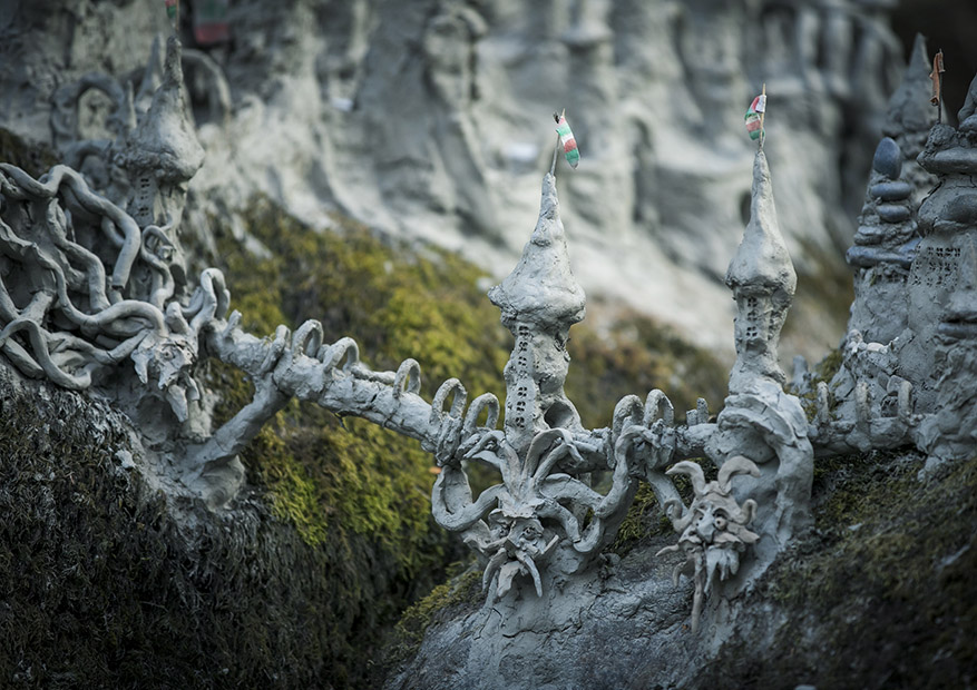 image du chateau de François Monthoux artiste suisse romand dans le toleure