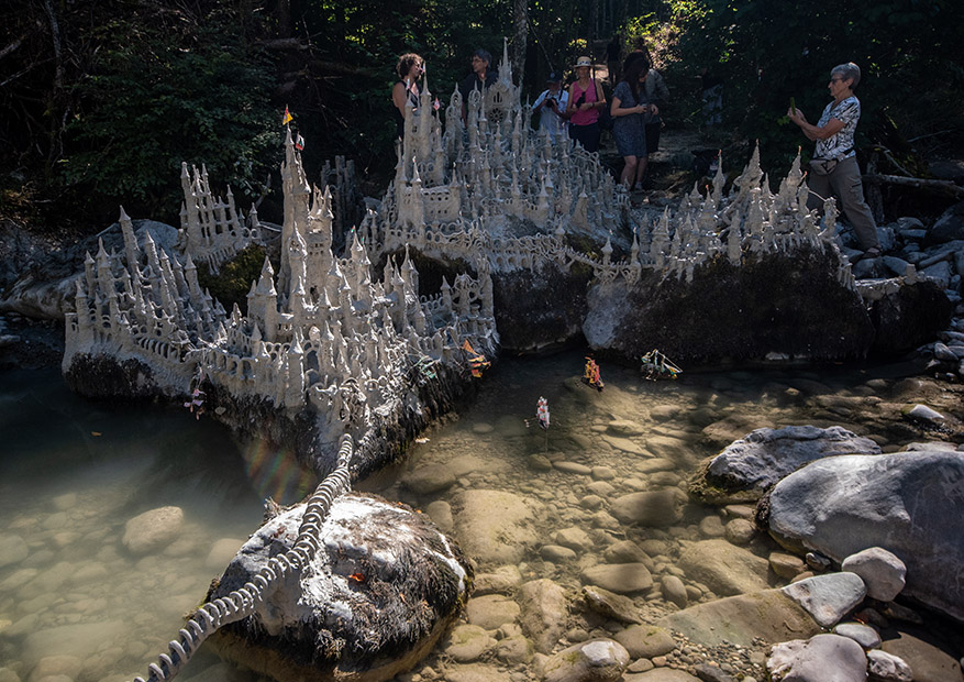 image du chateau de terre dans le toleure entre biere et saubraz