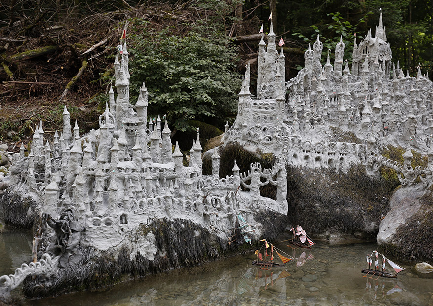 image du chateau de terre dans le toleure entre biere et saubraz