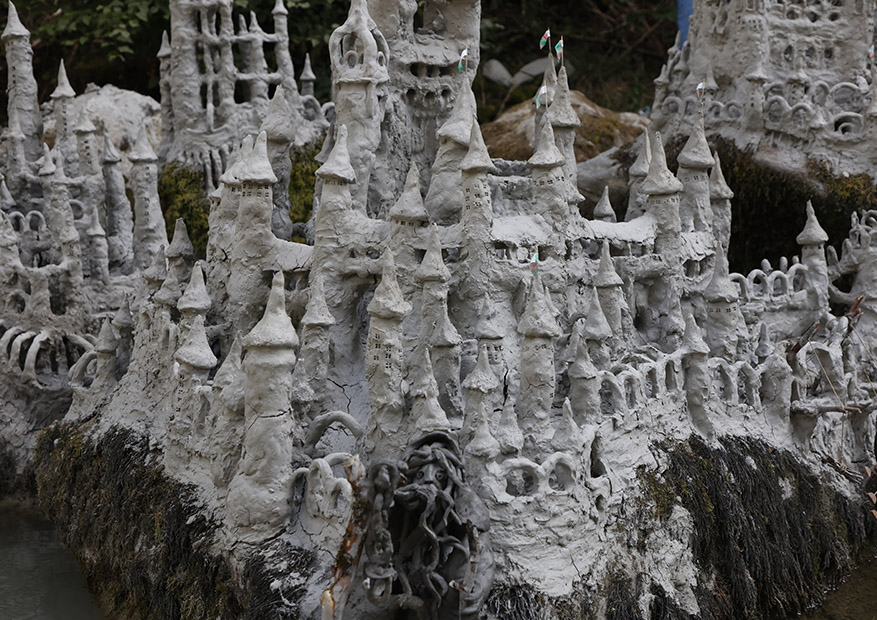 image du chateau d'argile dans le toleure entre biere et saubraz