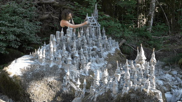 image du chateau de terre dans le toleure entre biere et saubraz
