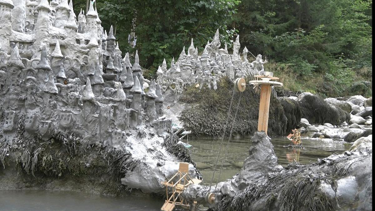 image du chateau de terre dans le toleure entre biere et saubraz